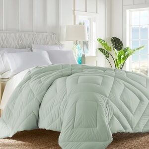 Tommy Bahama Down Alternative Comforter